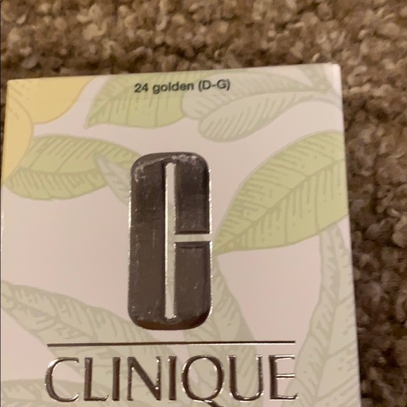 Clinique powder makeup compact NEW 24 golden - Picture 2 of 8